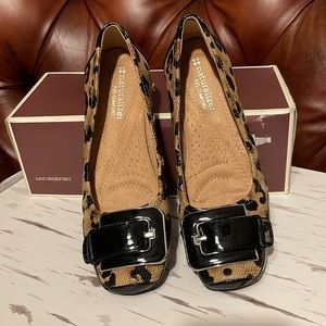 Naturalizer Flats Animal Print, New in box. Size 6